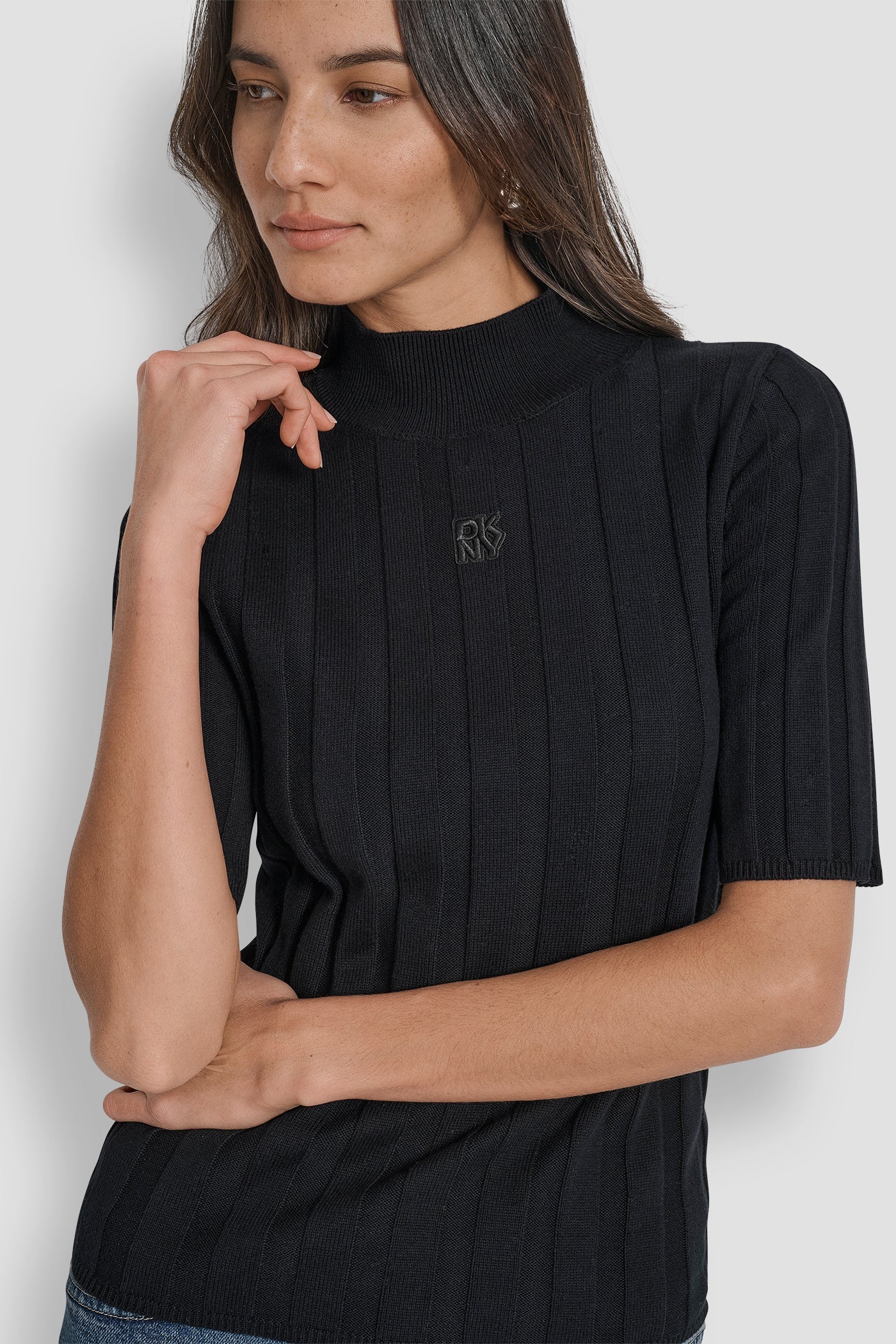 ELBOW SLEEVE WIDE RIB MOCK NECK WITH LOGO PATCH