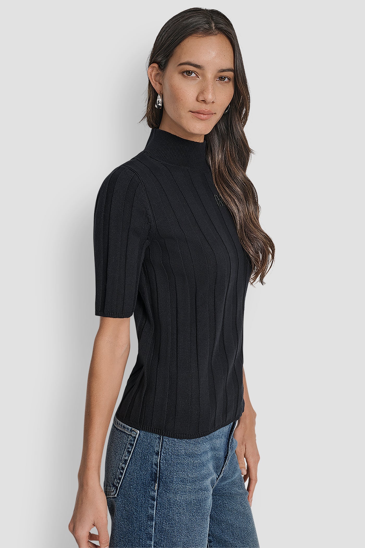 ELBOW SLEEVE WIDE RIB MOCK NECK WITH LOGO PATCH