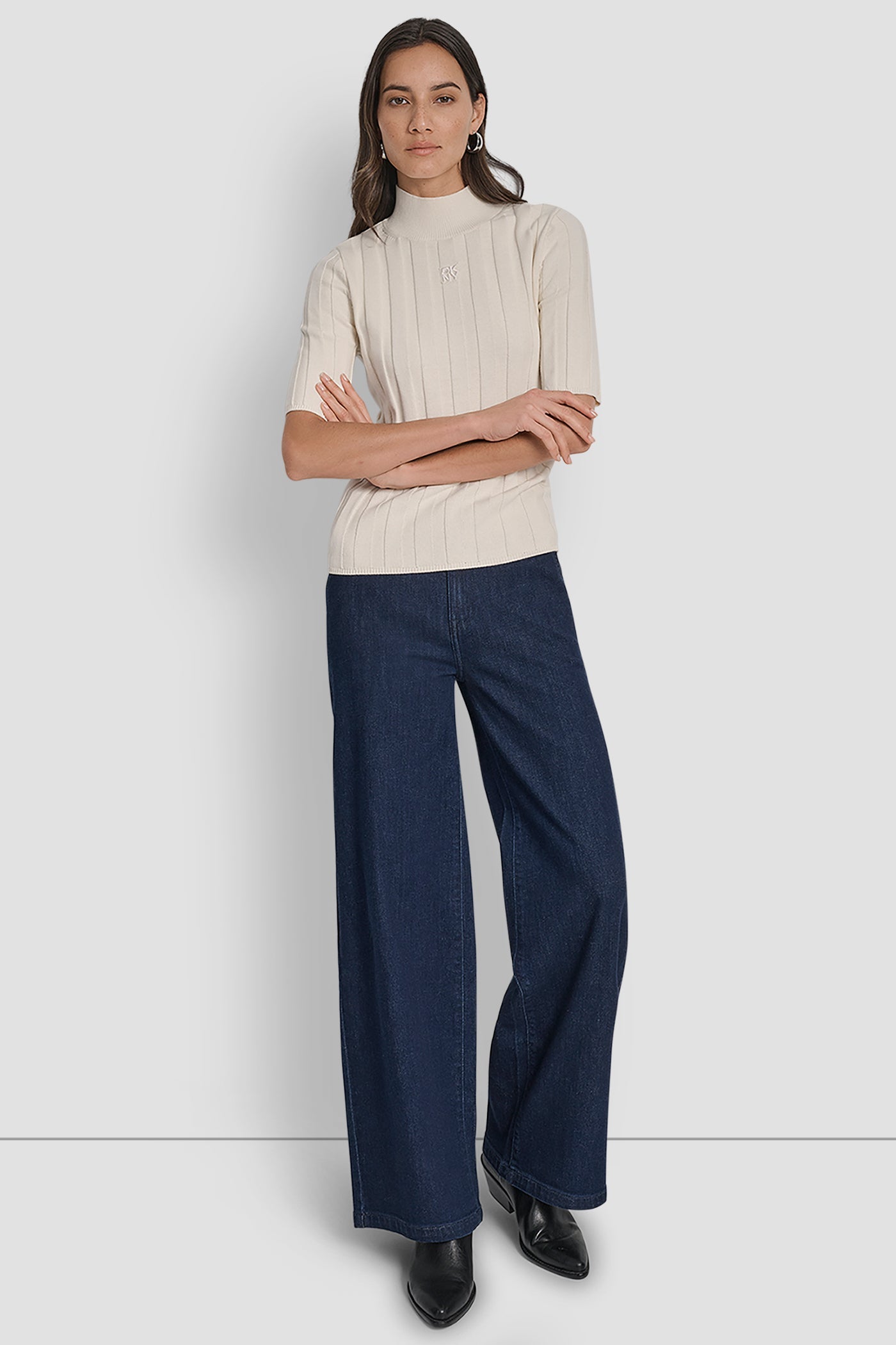 ELBOW SLEEVE WIDE RIB MOCK NECK WITH LOGO PATCH