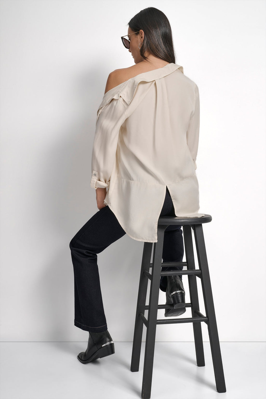 SPLIT BACK BUTTON FRONT WITH ROLL TAB