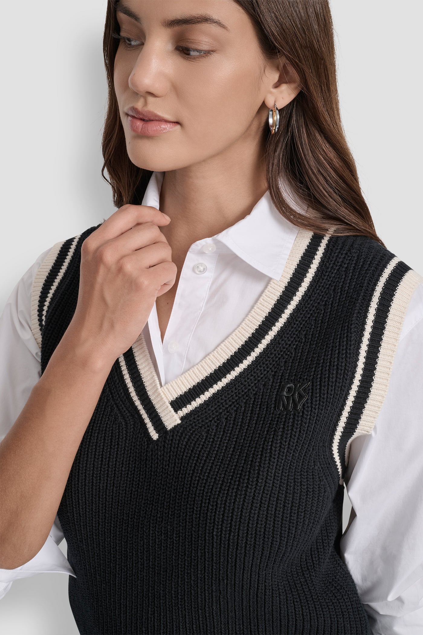V-NECK TIPPED SLEEVELESS SWEATER