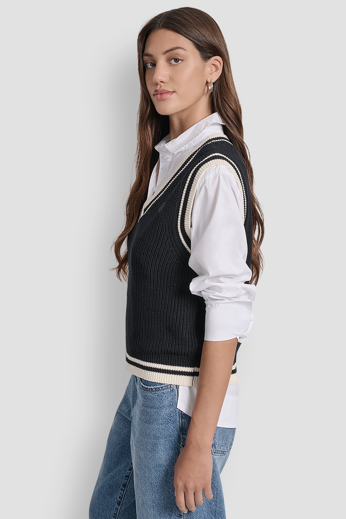 V-NECK TIPPED SLEEVELESS SWEATER