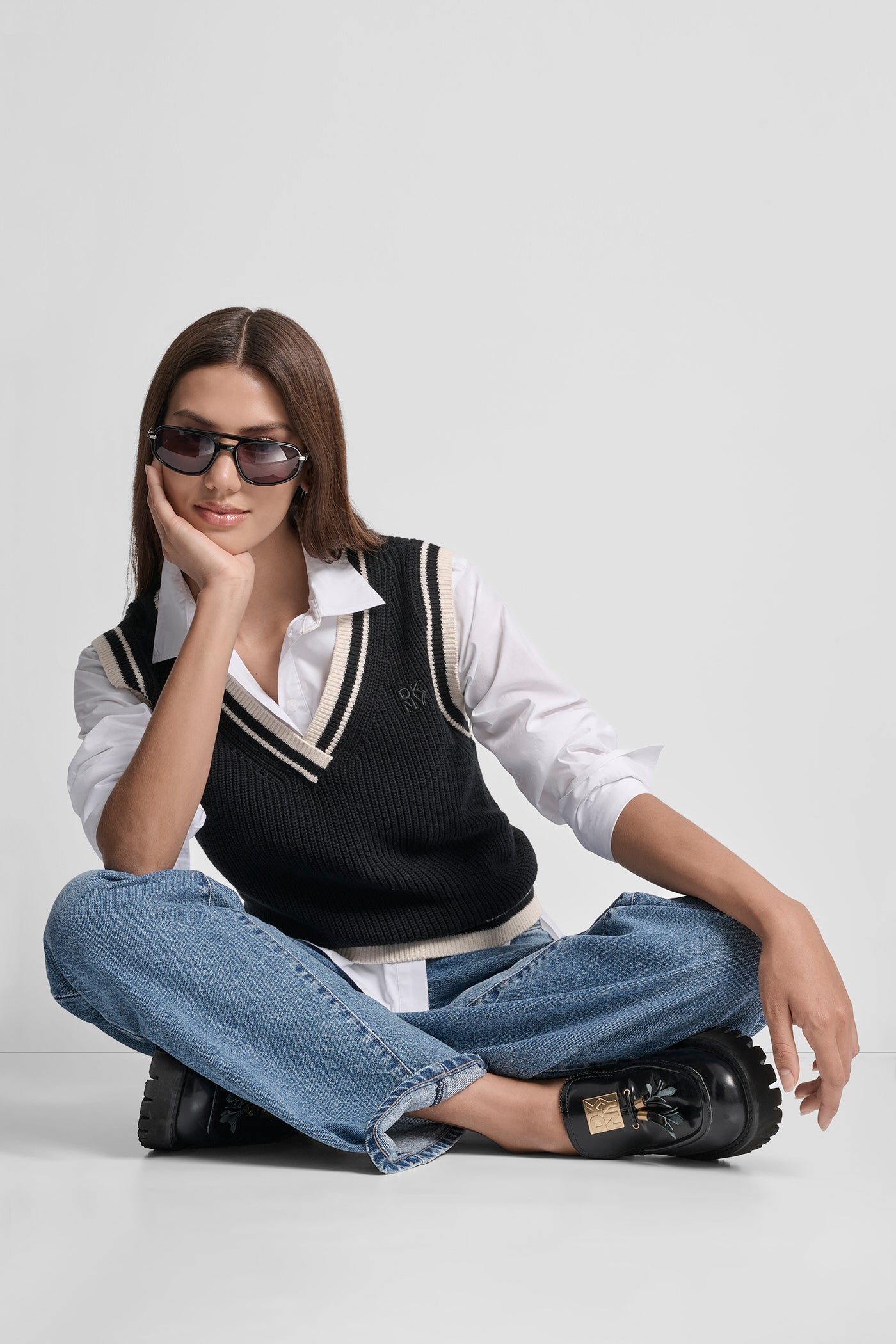 V-NECK TIPPED SLEEVELESS SWEATER