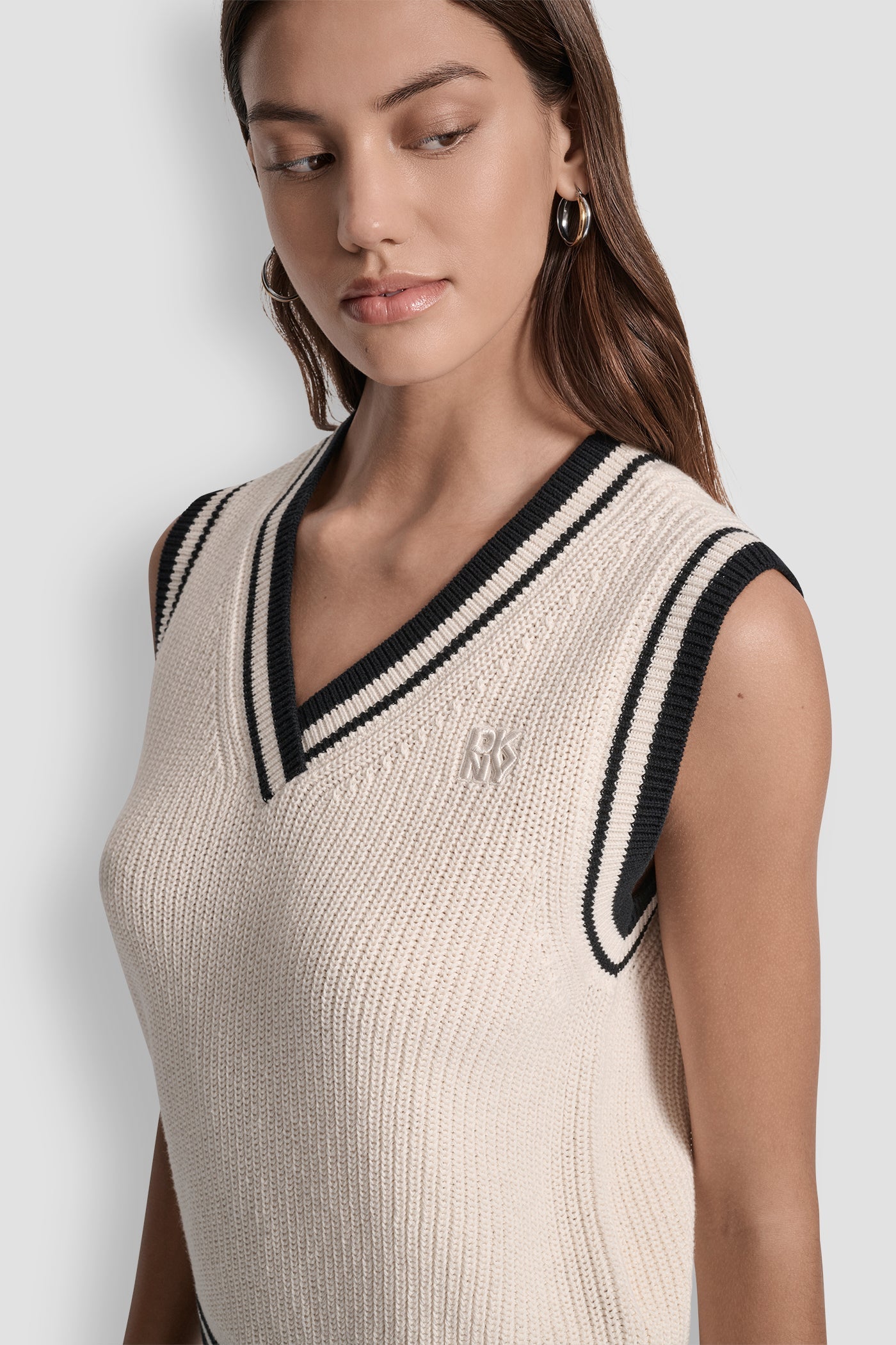 V-NECK TIPPED SLEEVELESS SWEATER