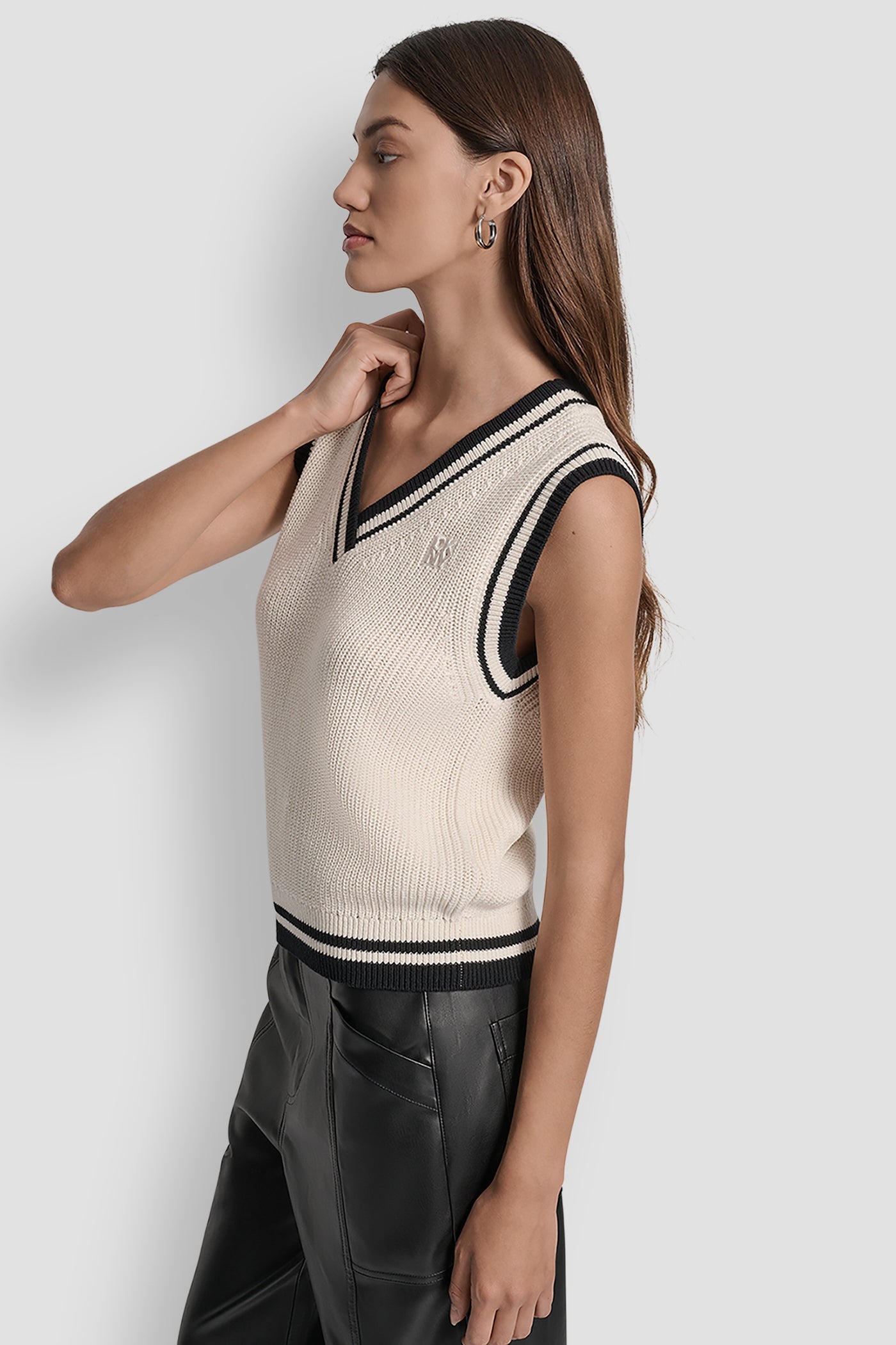 V-NECK TIPPED SLEEVELESS SWEATER
