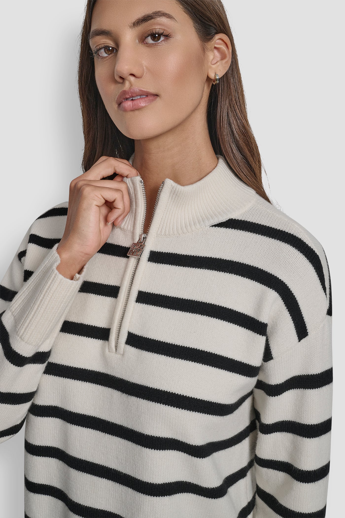 LONG SLEEVED 1/4 ZIP COLLAR STRIPED SWEATER