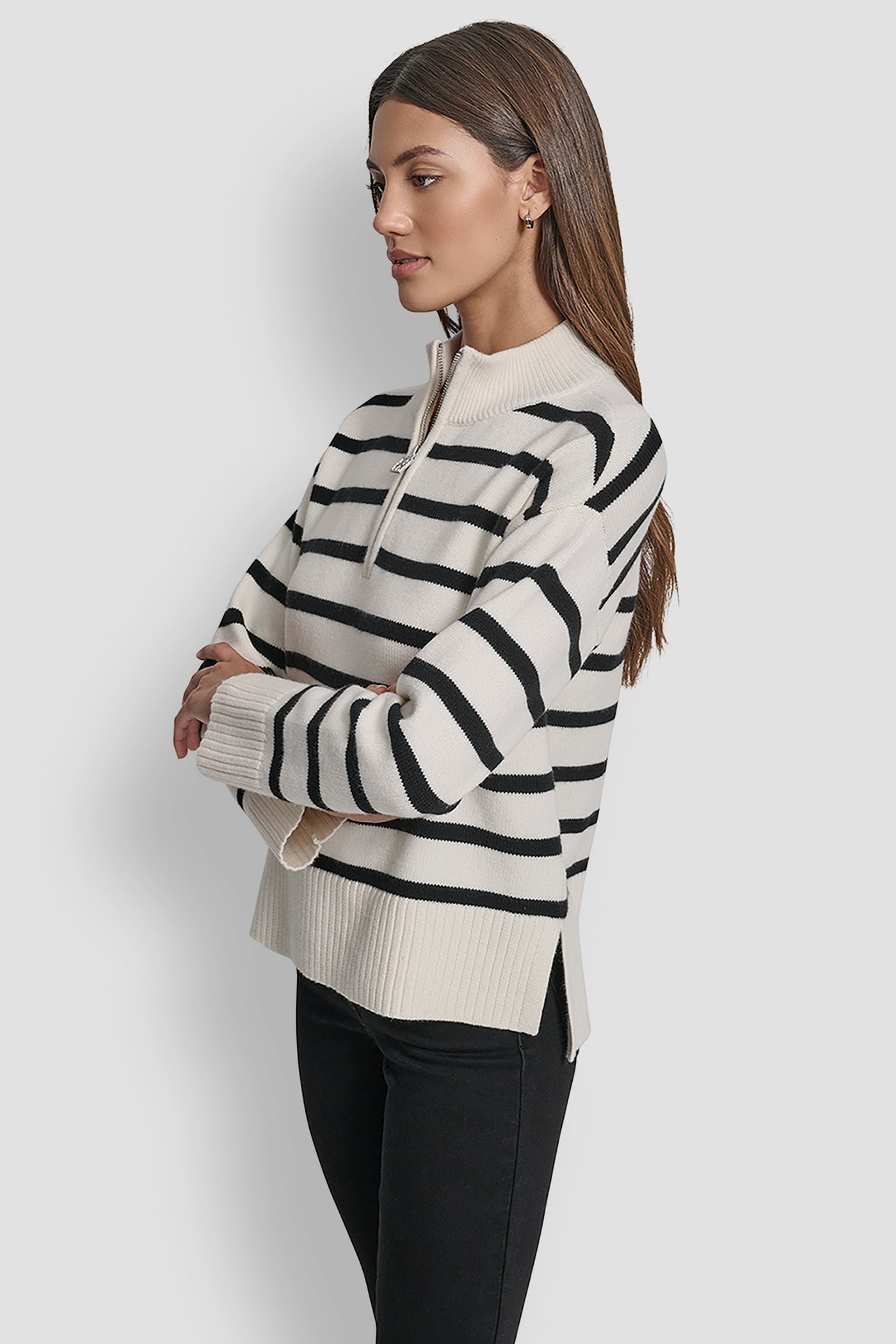 LONG SLEEVED 1/4 ZIP COLLAR STRIPED SWEATER
