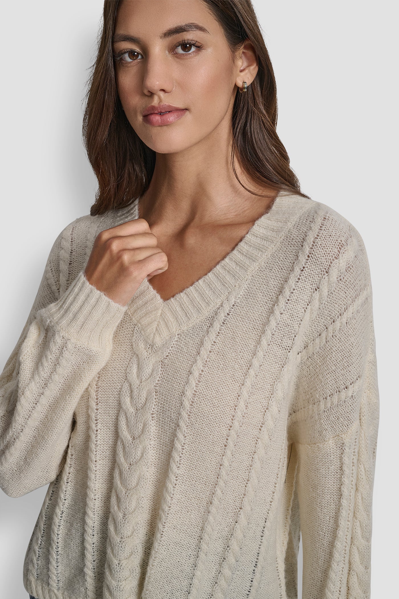 MOHAIR LIKE CABLE V-NECK SWEATER