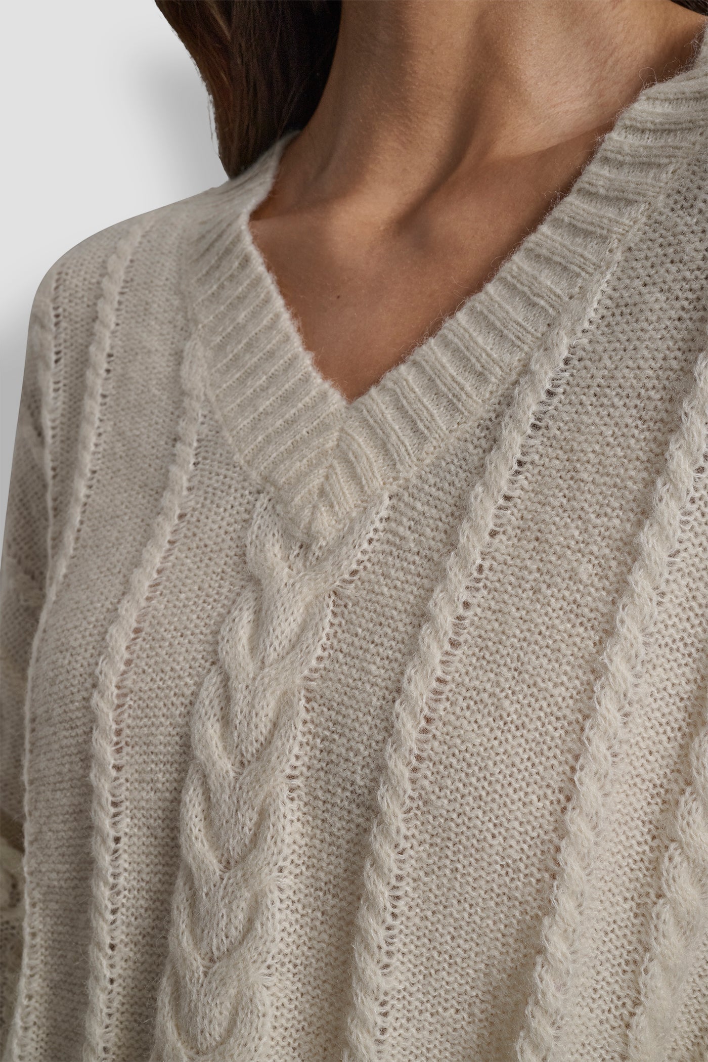 MOHAIR LIKE CABLE V-NECK SWEATER