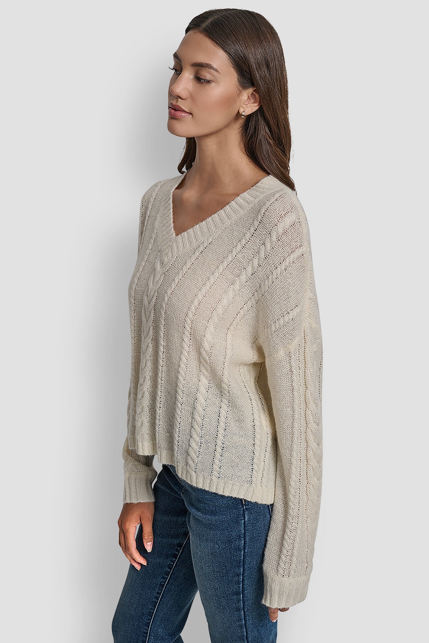 MOHAIR LIKE CABLE V-NECK SWEATER