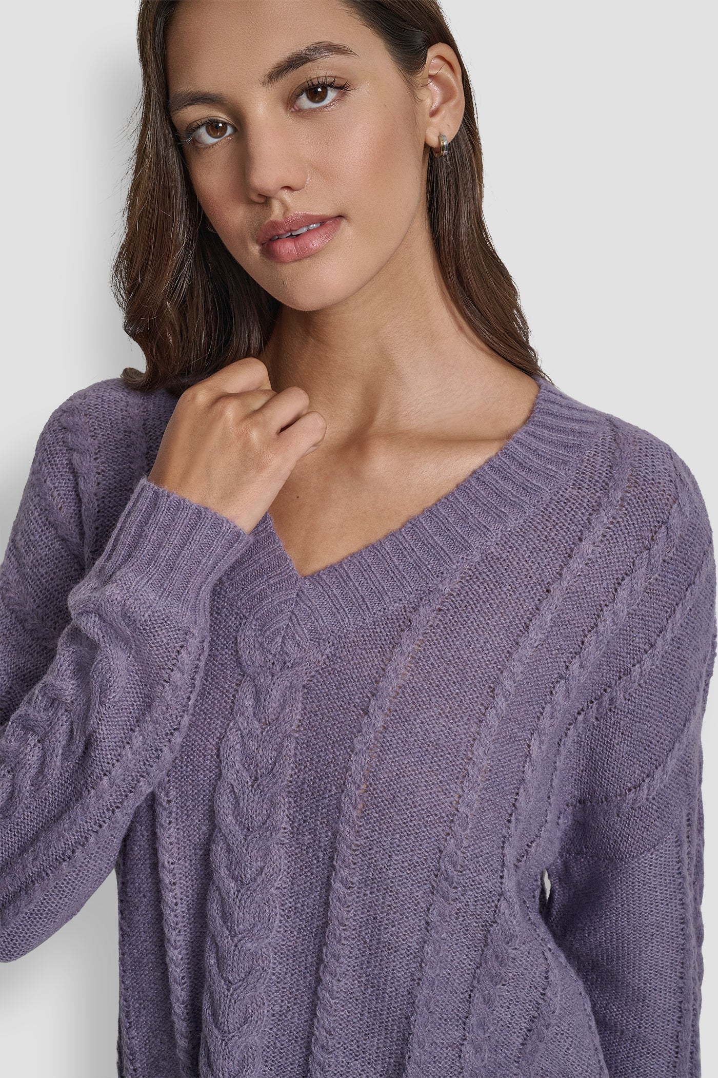 MOHAIR LIKE CABLE V-NECK SWEATER