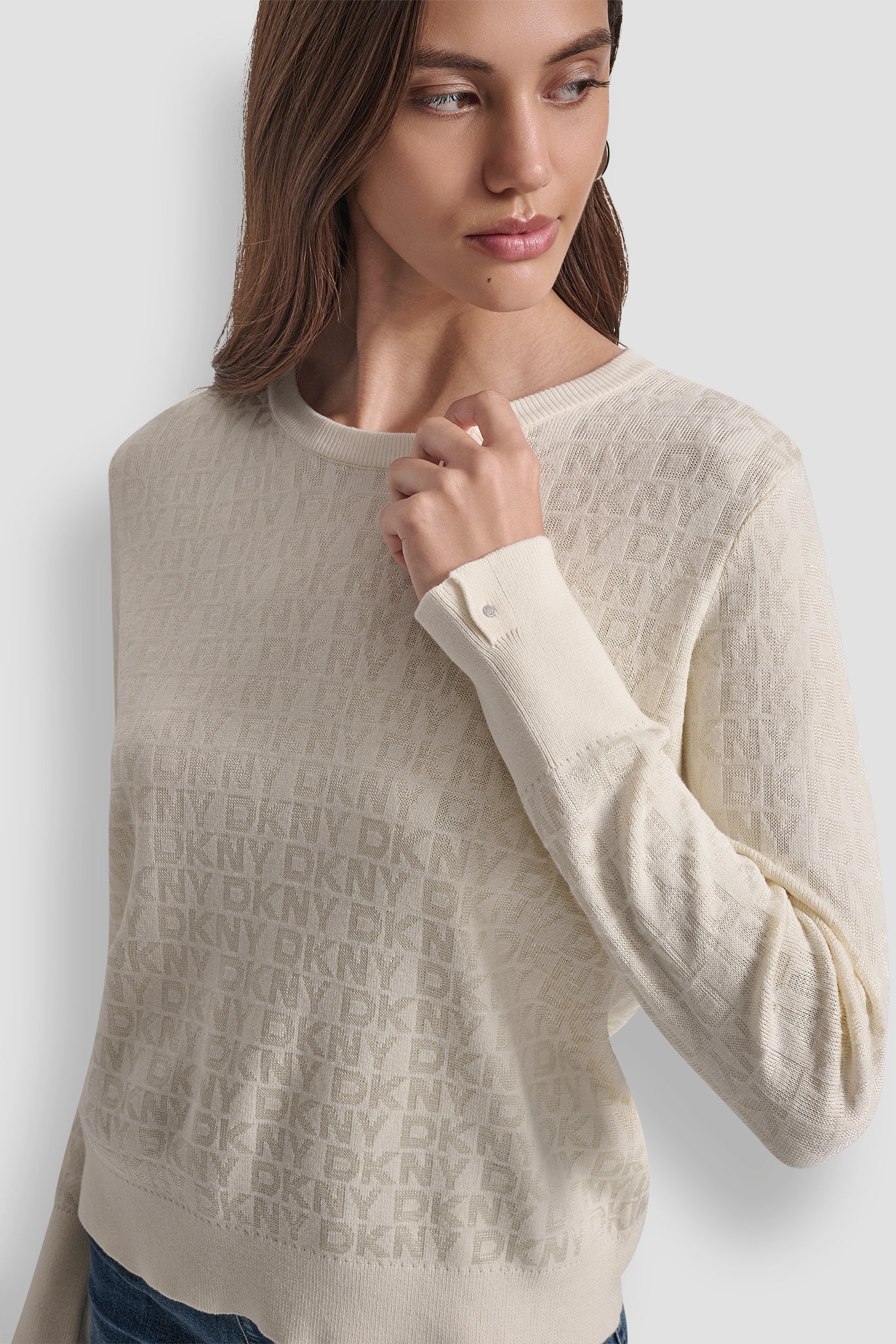 LONG SLEEVE CREW NECK LOGO SWEATER WITH CUFF SLIT