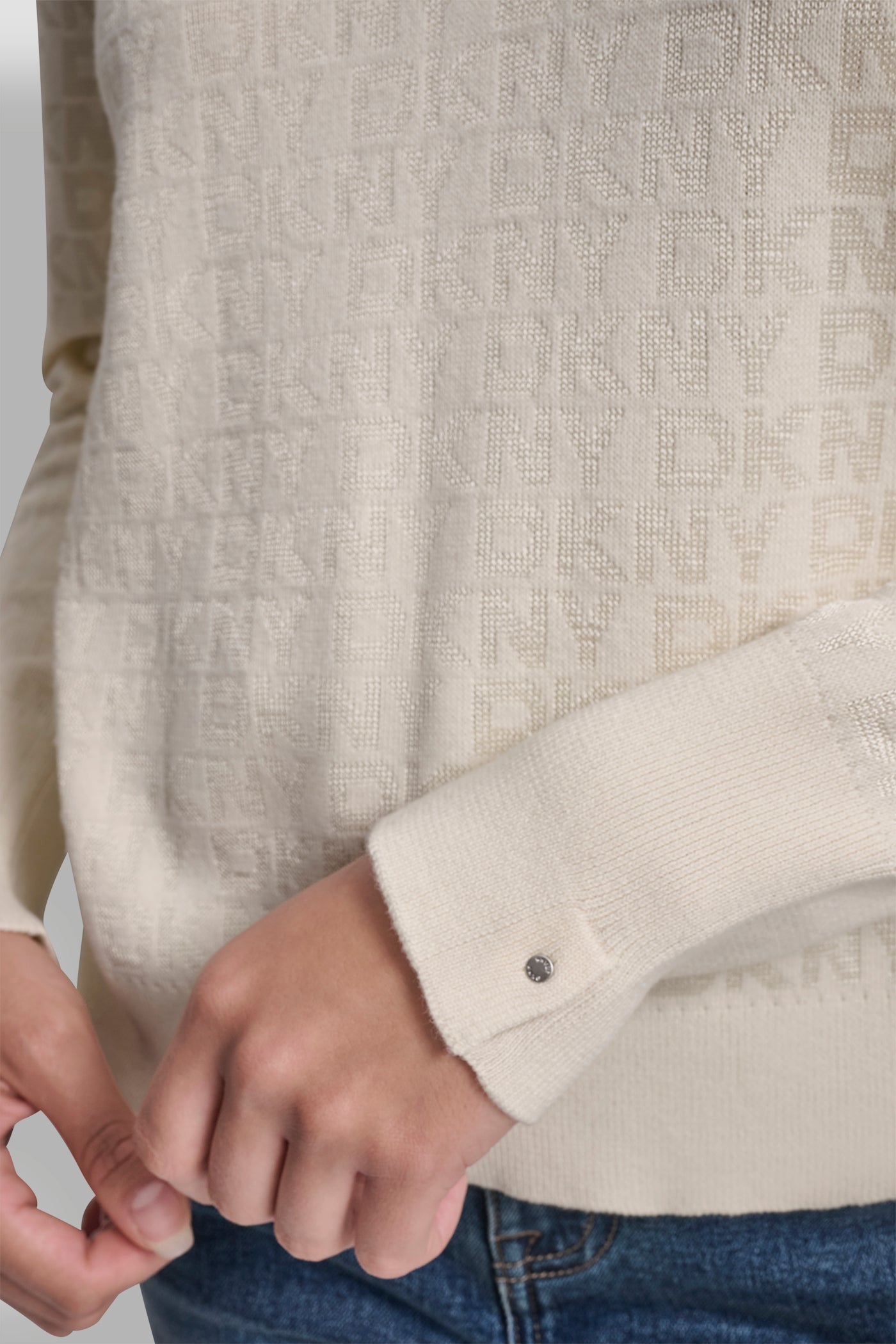 LONG SLEEVE CREW NECK LOGO SWEATER WITH CUFF SLIT