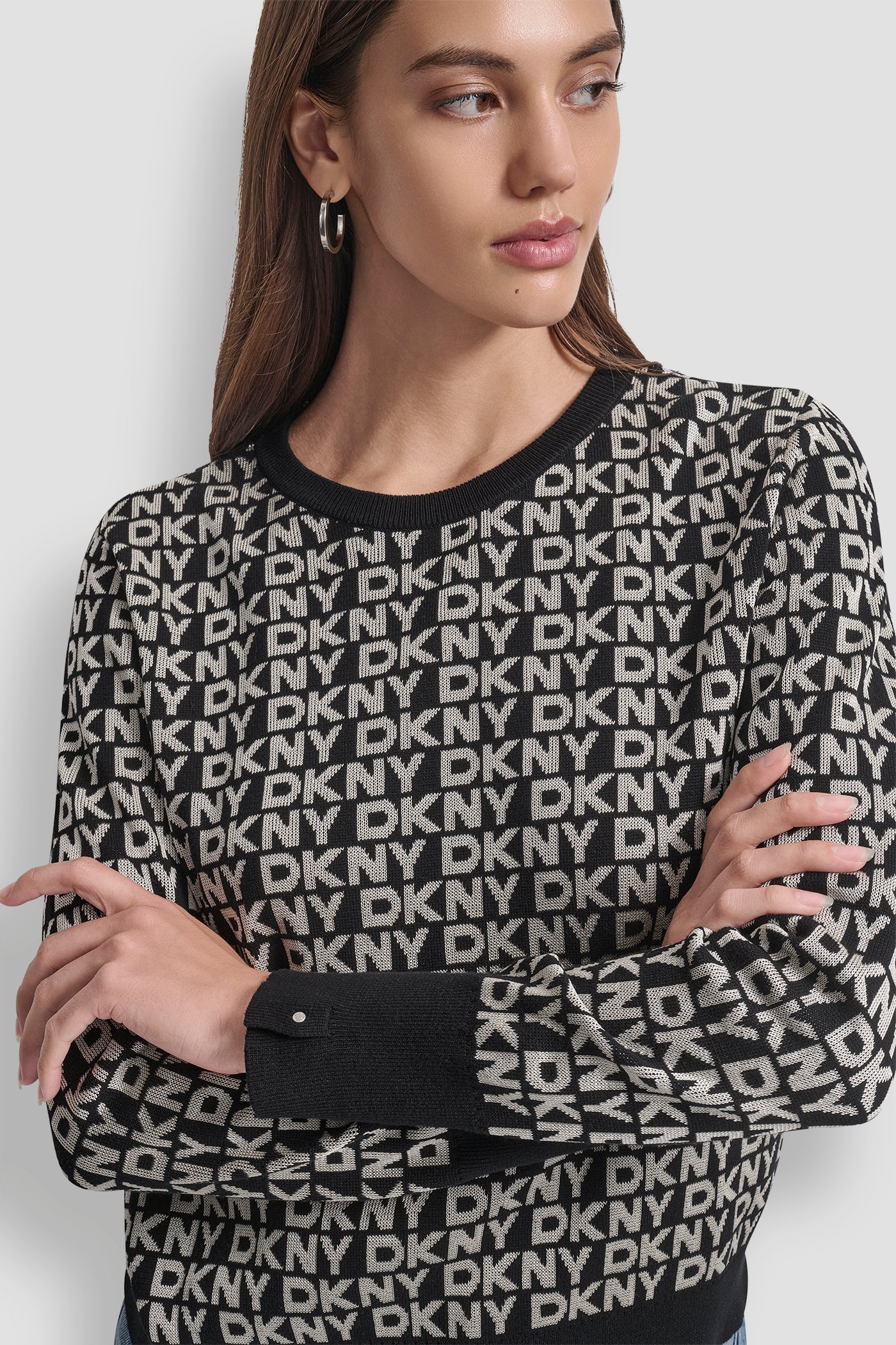 LONG SLEEVE CREW NECK LOGO SWEATER WITH CUFF SLIT