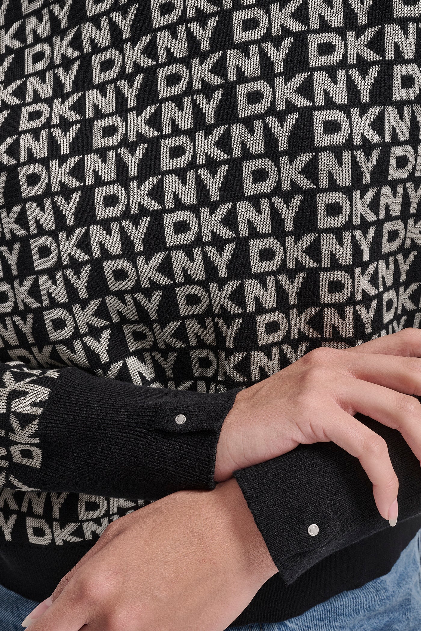 LONG SLEEVE CREW NECK LOGO SWEATER WITH CUFF SLIT