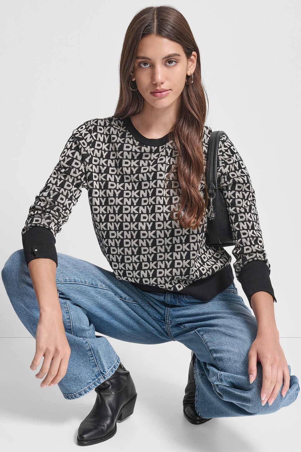 LONG SLEEVE CREW NECK LOGO SWEATER WITH CUFF SLIT