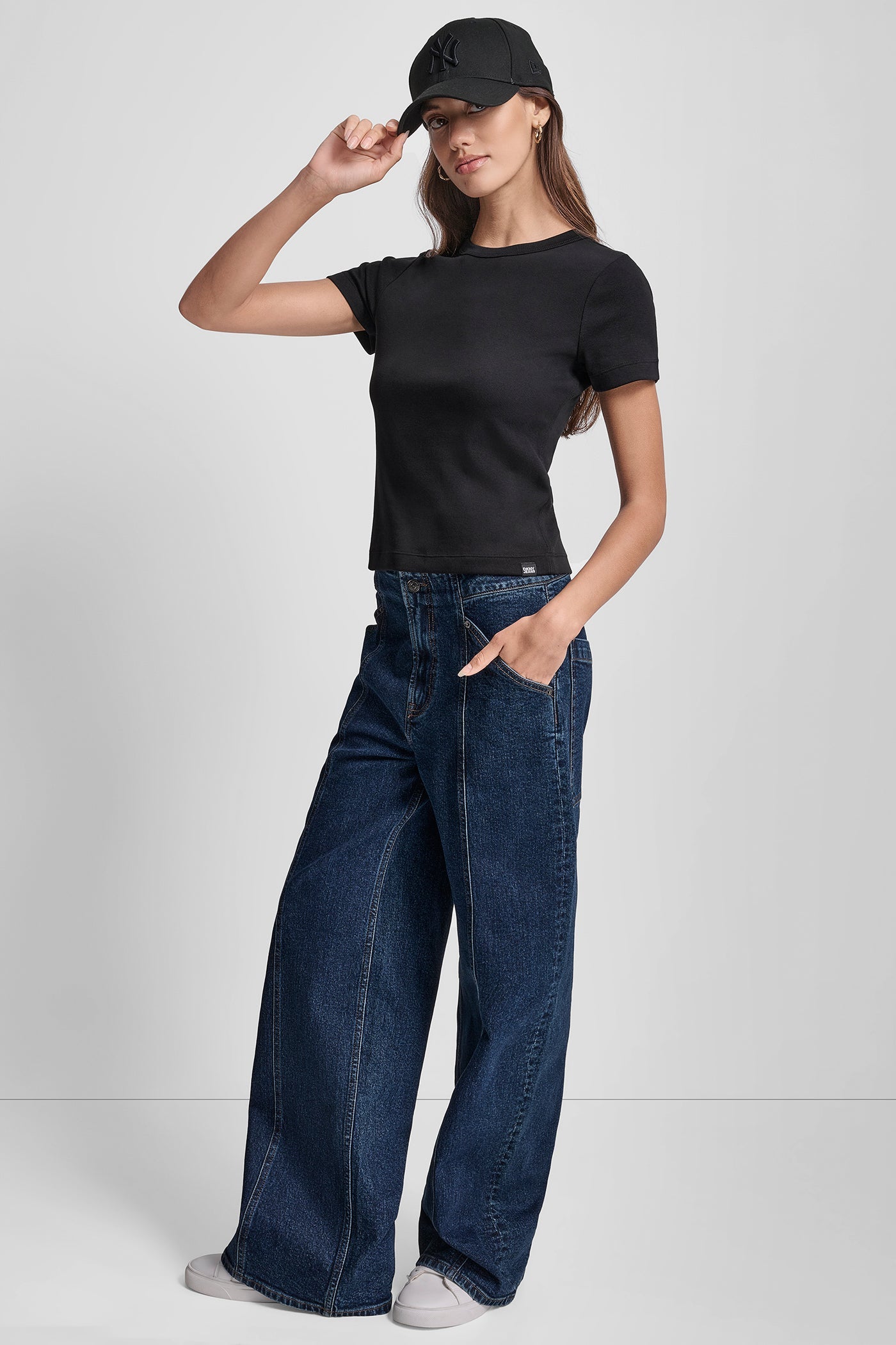 CLASSIC TEE