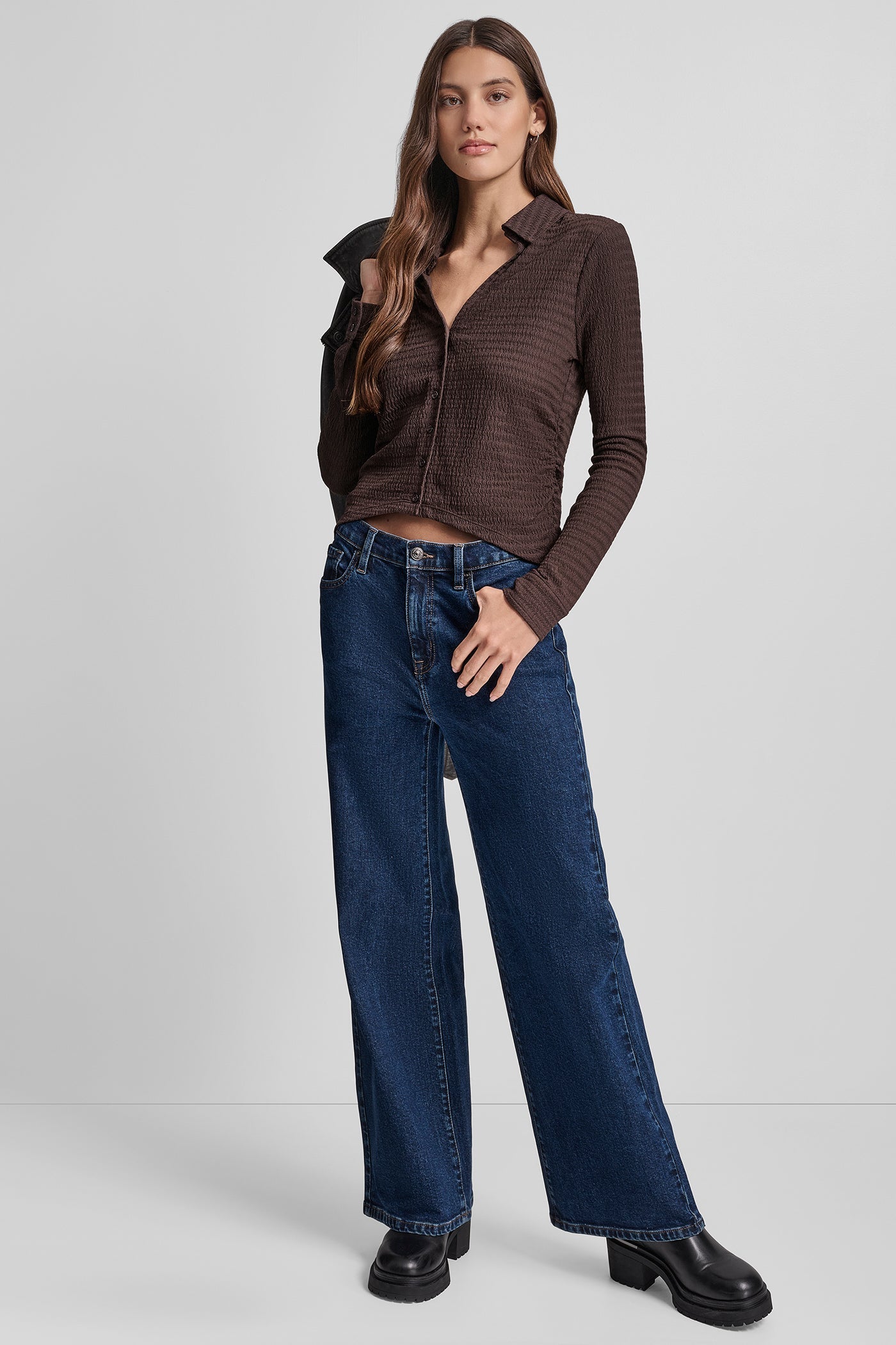 RIPPLE LACE VNECK SHIRT