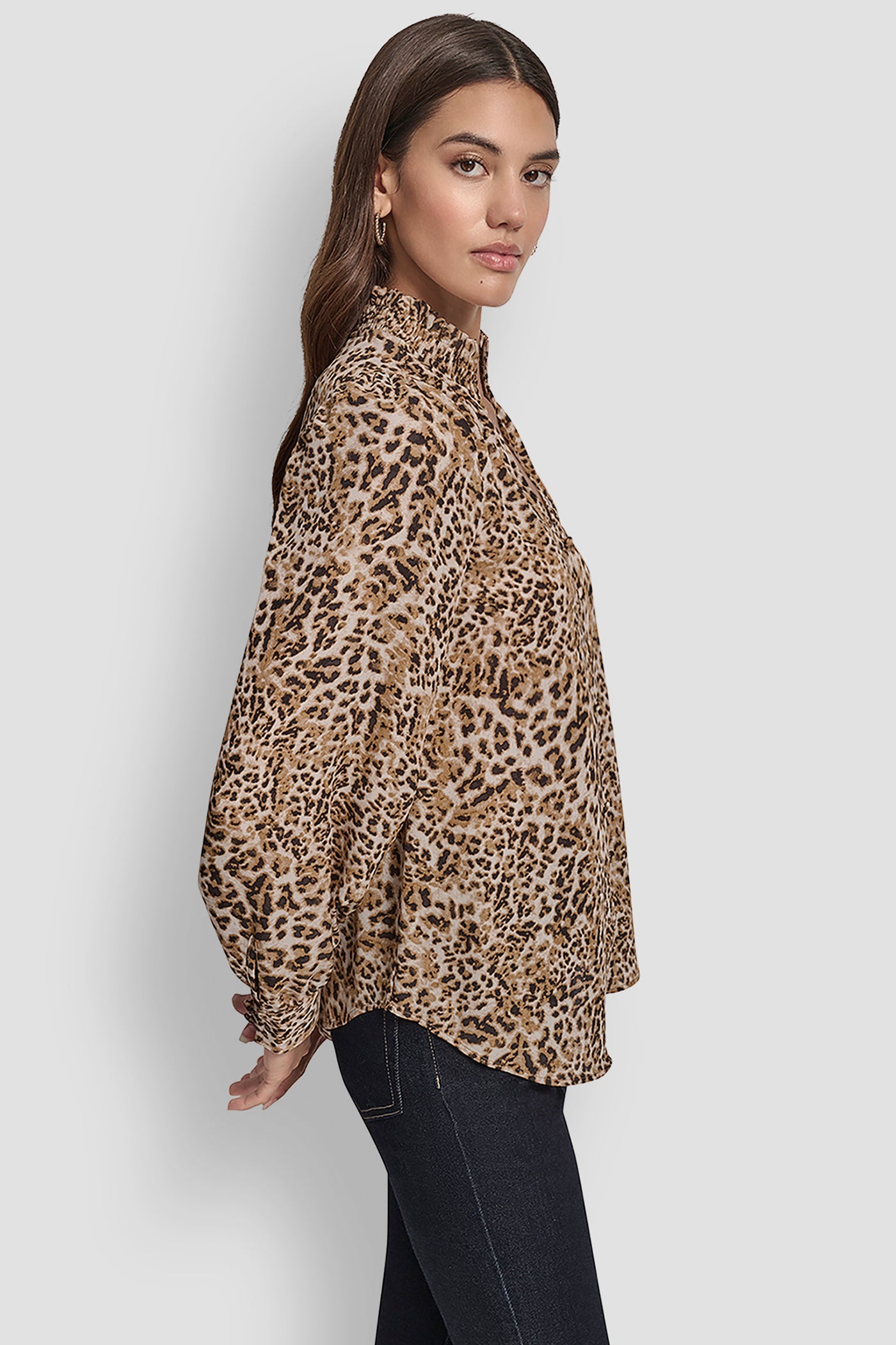 PUFF SLEEVE SMOCKED COLLARLESS SHIRT