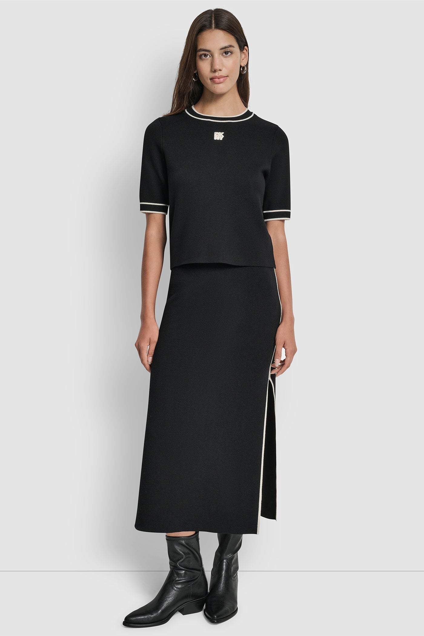 CROPPED COLOR BLOCK ELBOW SLEEVE WITH LOGO PATCH