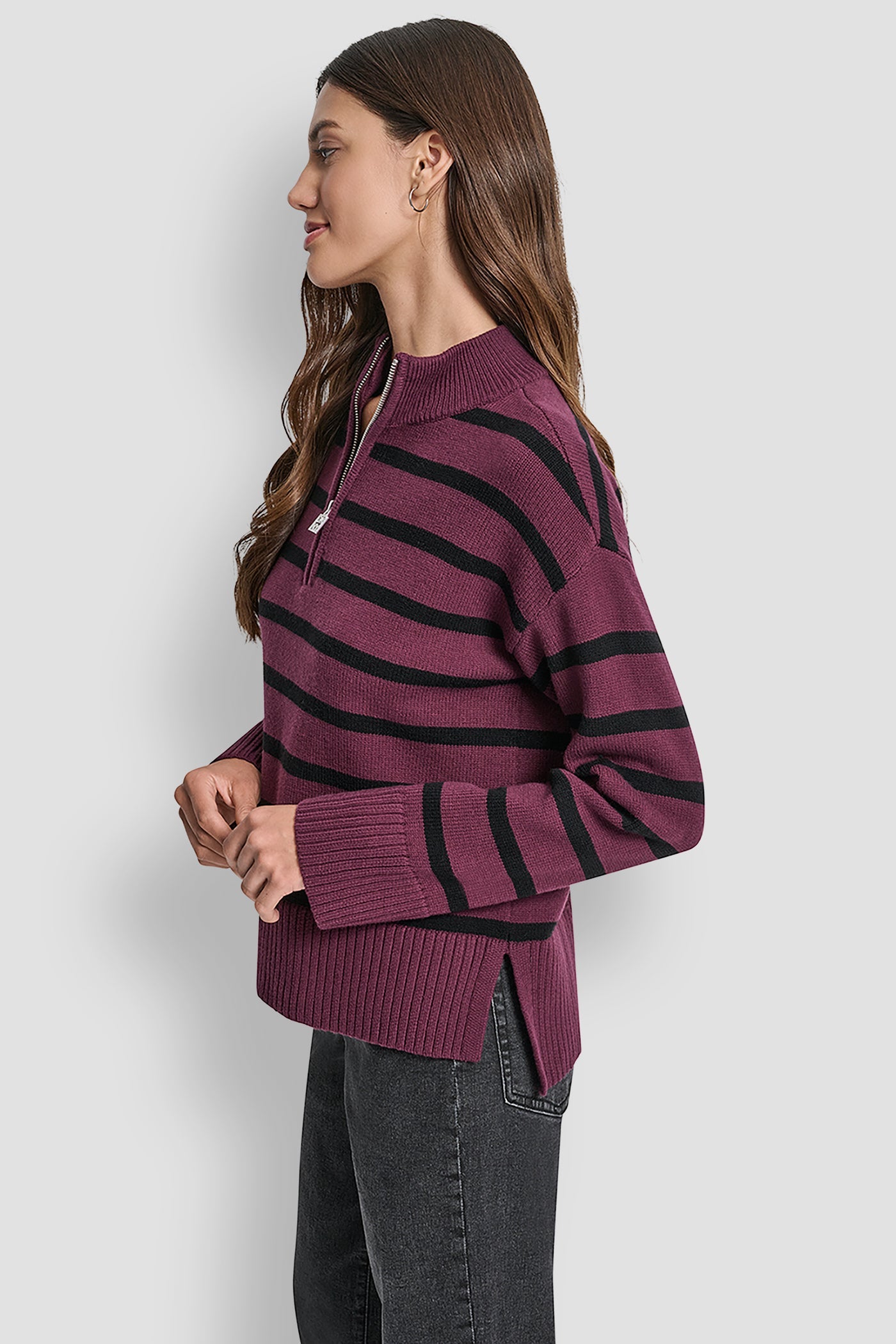 LONG SLEEVED 1/4 ZIP COLLAR STRIPED SWEATER