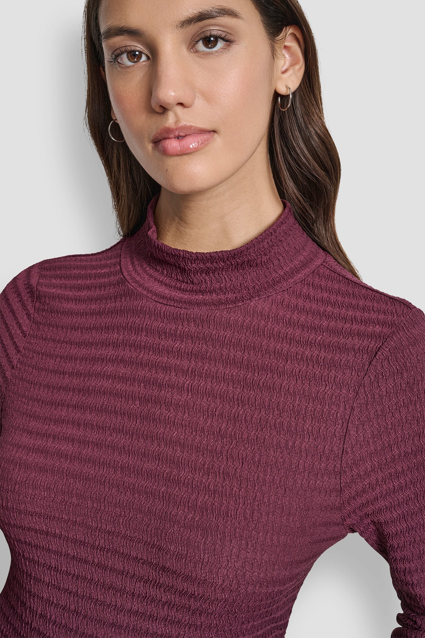 RIPPLE LACE MOCK NECK RUCHED SIDE LONG SLEEVE TEE