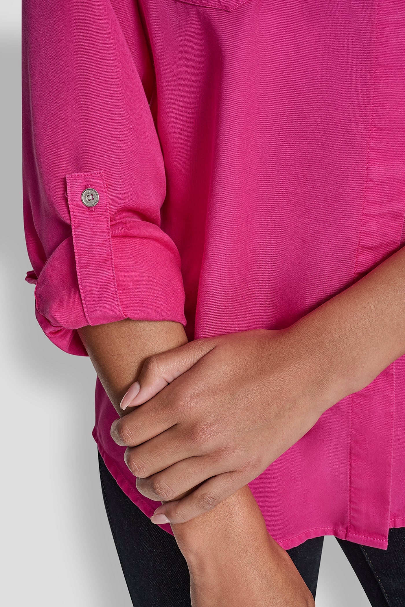 SPLIT BACK BUTTON FRONT WITH ROLL TAB
