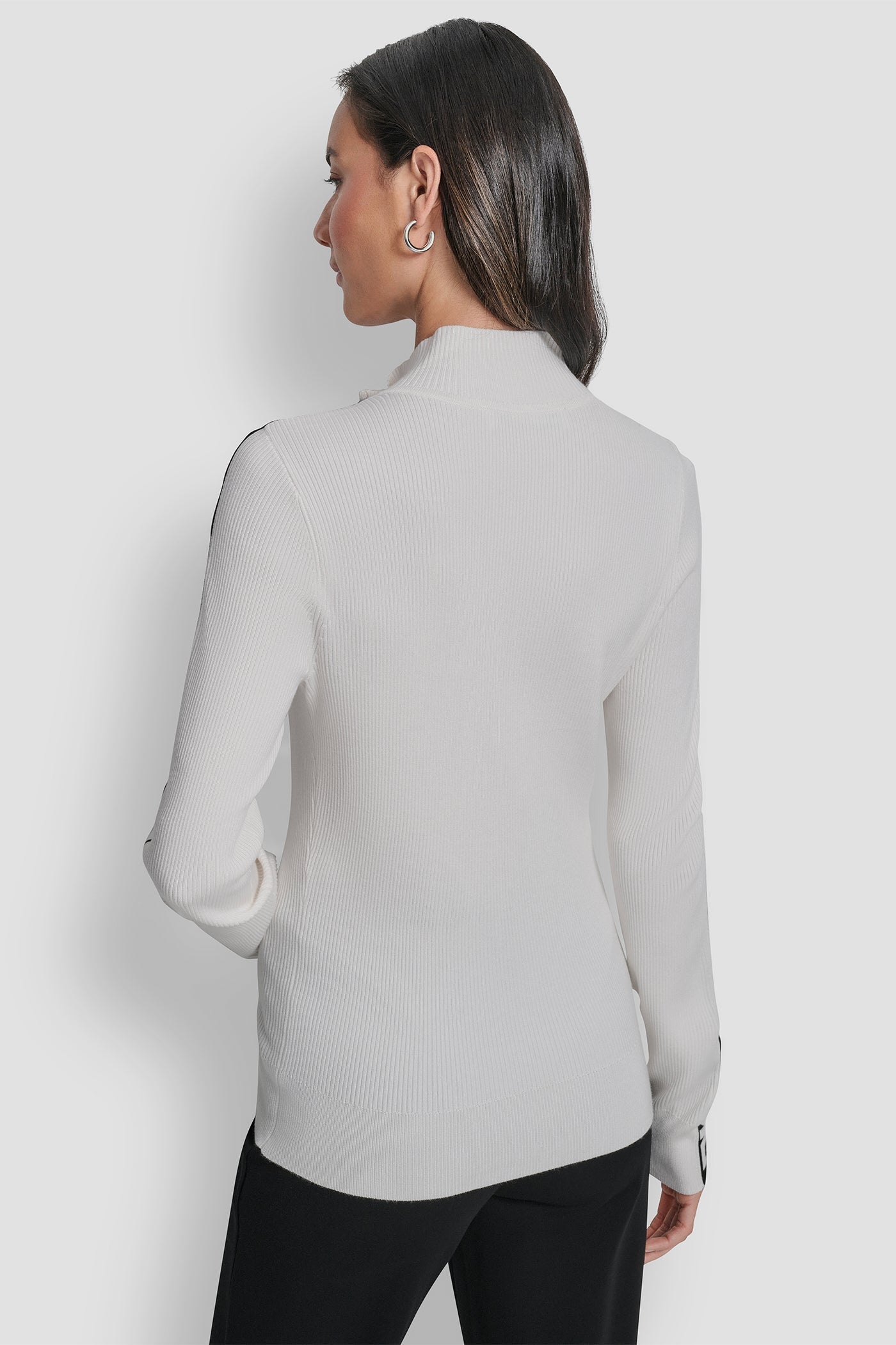 LONG SLEEVE 1/4 ZIP LOGO TAPE SWEATER