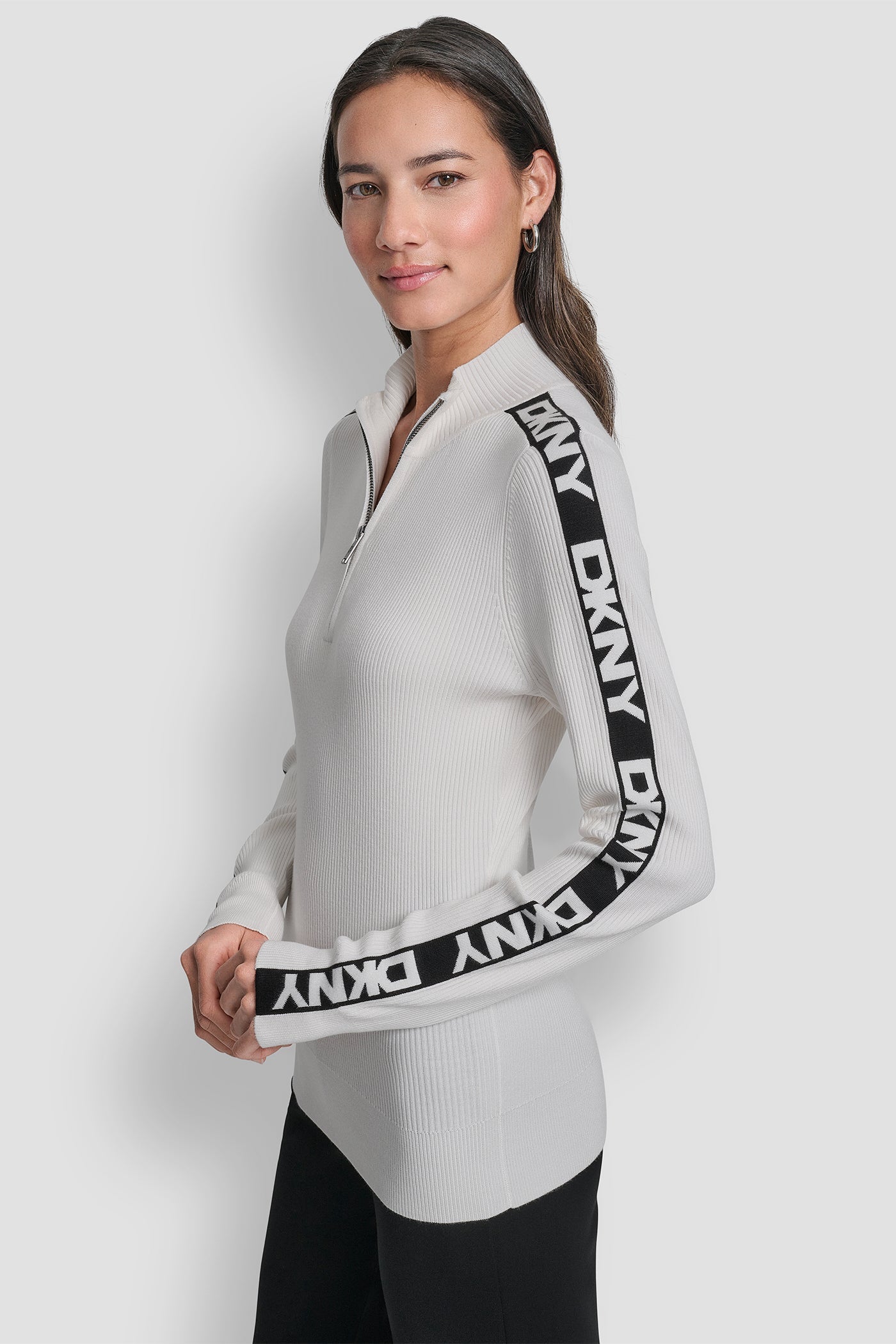 LONG SLEEVE 1/4 ZIP LOGO TAPE SWEATER