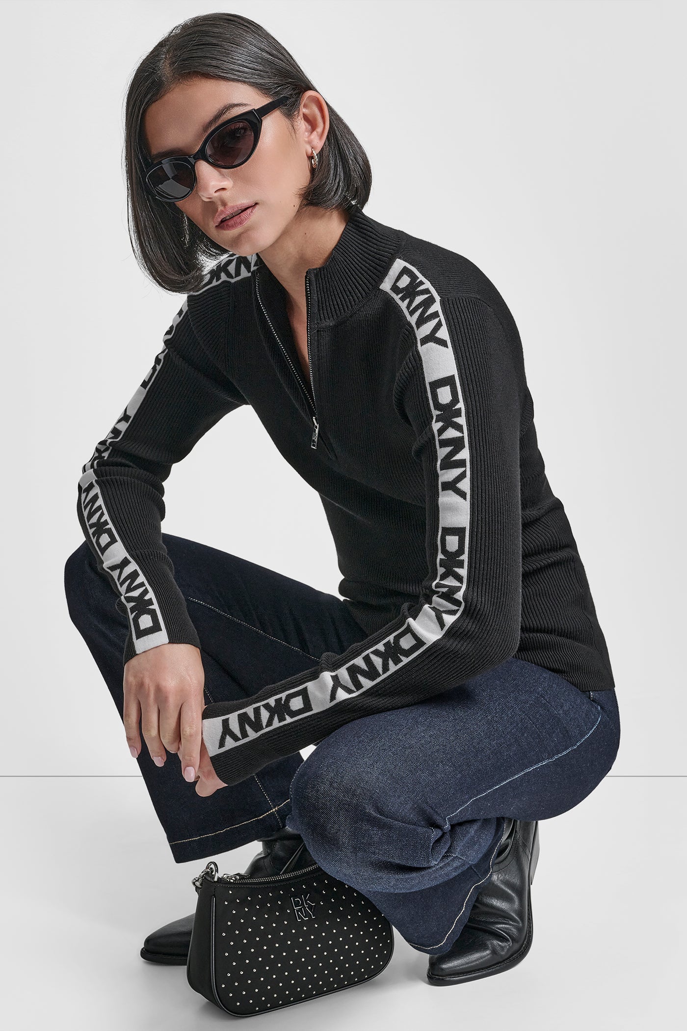 LONG SLEEVE 1/4 ZIP LOGO TAPE SWEATER